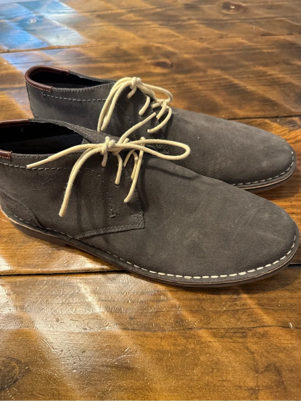 Reaction Kenneth Cole Suede Chukka Boots Size 11.5. Dark Gray